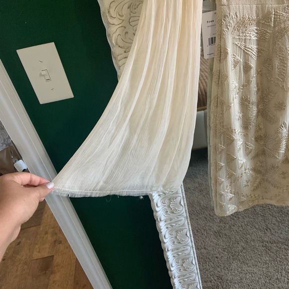 NWT FREE PEOPLE size 4 knee length, tea dress with sheer, flare sleeves🤩 - Picture 5 of 9